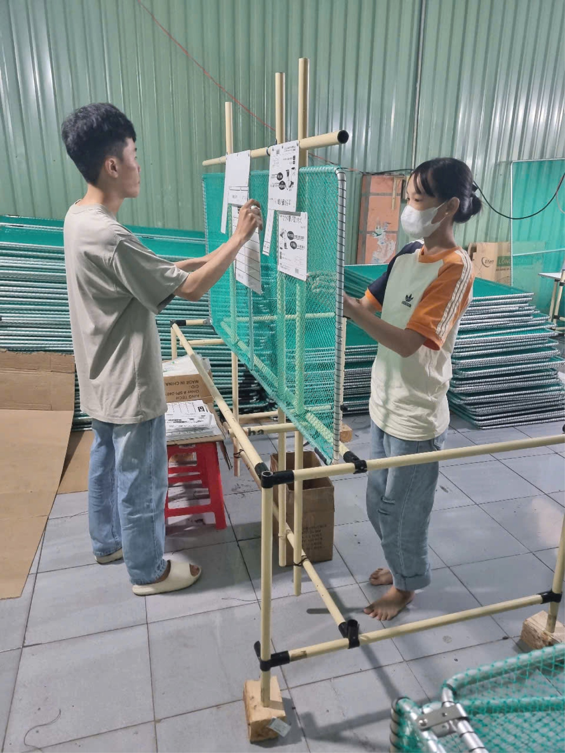 Cận cảnh quy trình sản xuất lồng lưới đựng rác tại PROVINA
